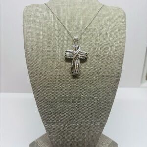 NWOT 17” Sterling Silver and Cubic Zirconia Cross Pendant Necklace